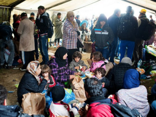 Инциденти во бегалските центри во северна Грција, петмина повредени