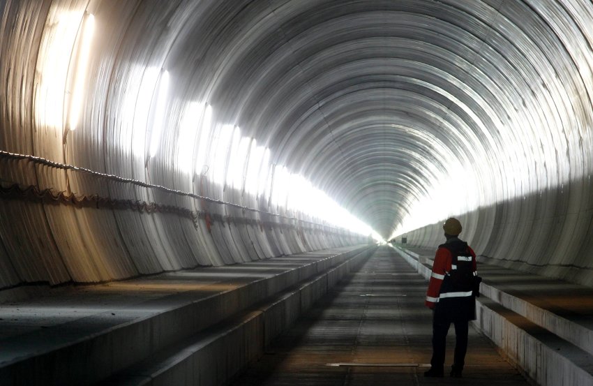 Официјално отворен најдолгиот железнички тунел во светот