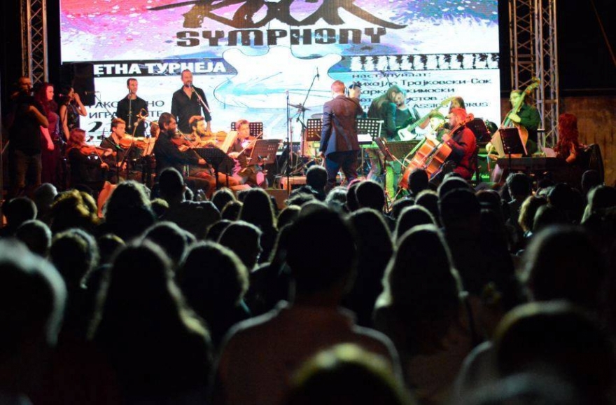 Со концертот „Рок симфонија“ на плоштад Македонија се затвора „Скопско лето“