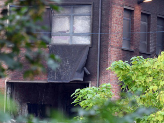 Пет лица уапсени поради пожарот во институтот во Брисел