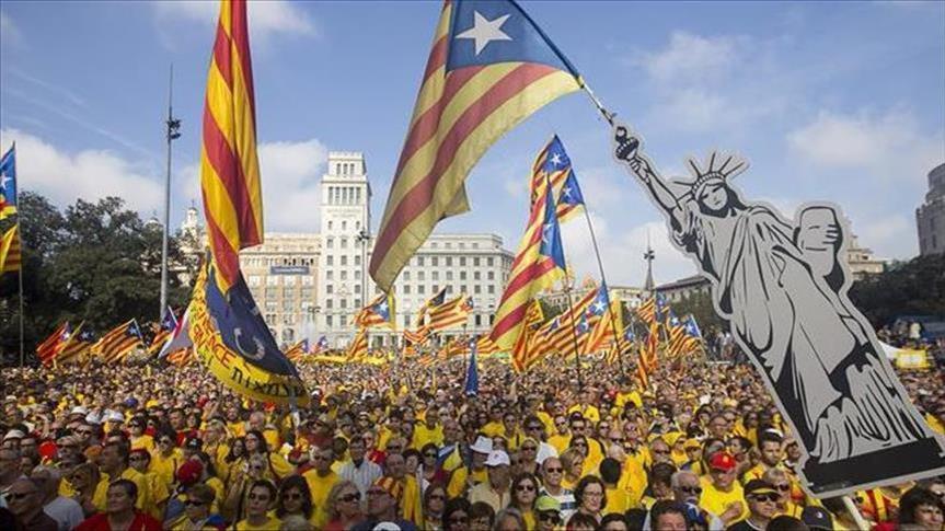 Каталонците на улиците бараат отцепување од Шпанија