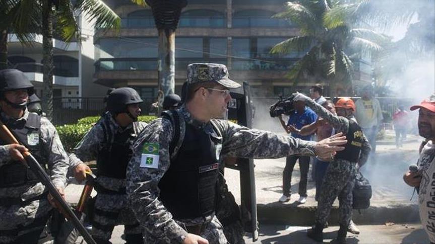 Бразил по смената на Русеф: Судир на полицијата и демонстрантите