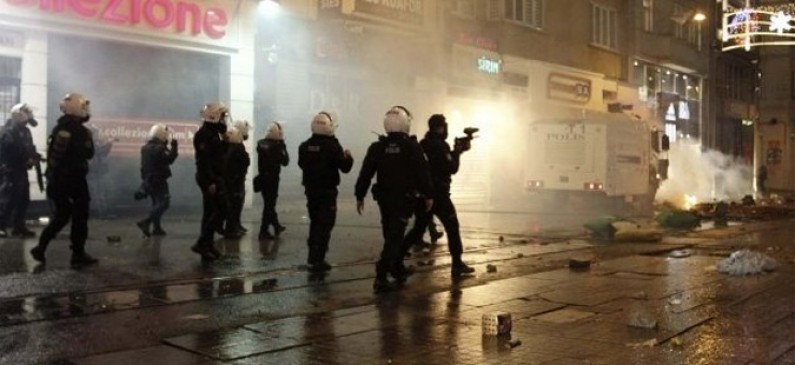 ИСТАНБУЛ: Полицијата употреби солзавец и водени топови против демонстранти