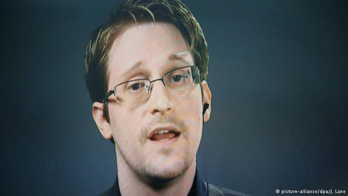 DW: Сноуден смее да остане во Русија уште две години