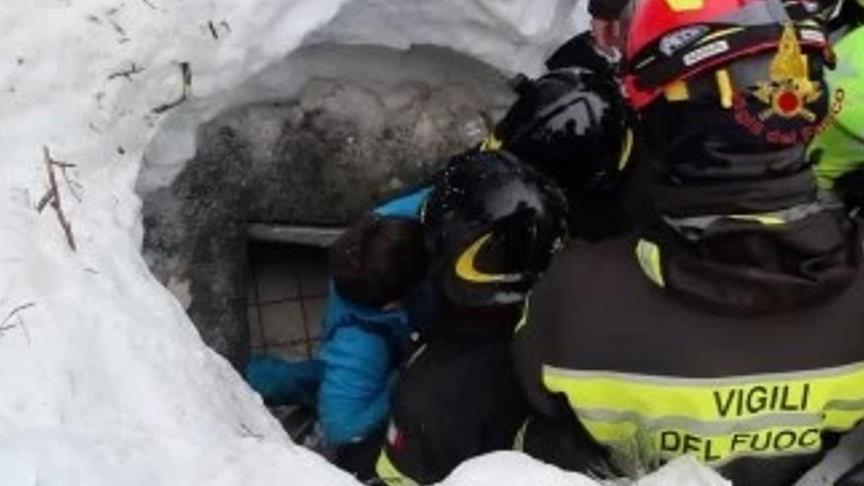 Од хотелот во Италија затрупан во лавина извлечени 18 тела, се трага по 11 лица