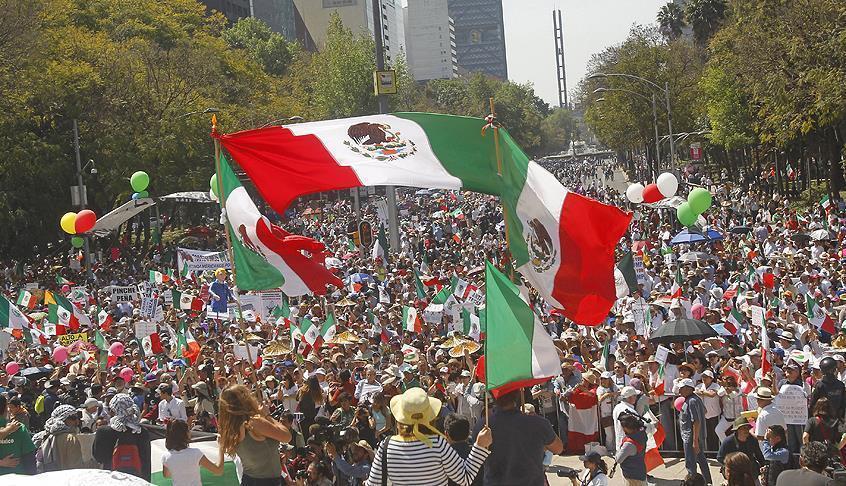 Мексико: Демонстрации ширум земјата против политиката на Трамп