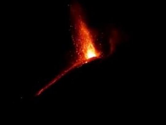 Еруптира вулканот Етна на Сицилија