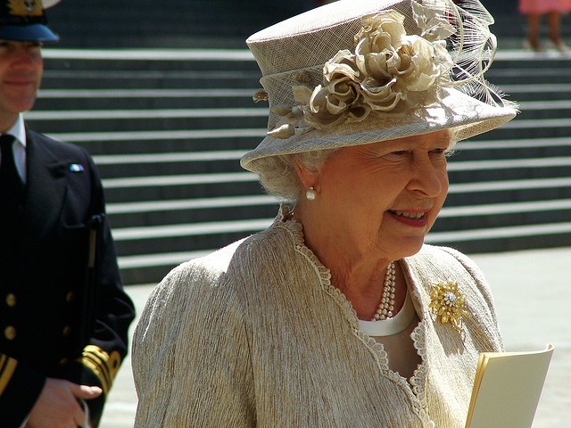 Кралицата Елизабета слави „сафирен јубилеј“ – 65 години владеење