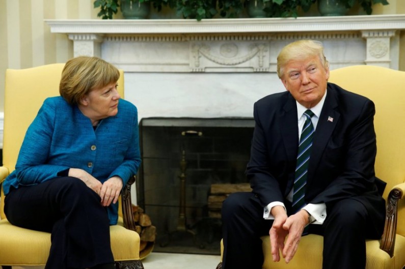 Средбата Трамп – Меркел во центар на светските медиуми