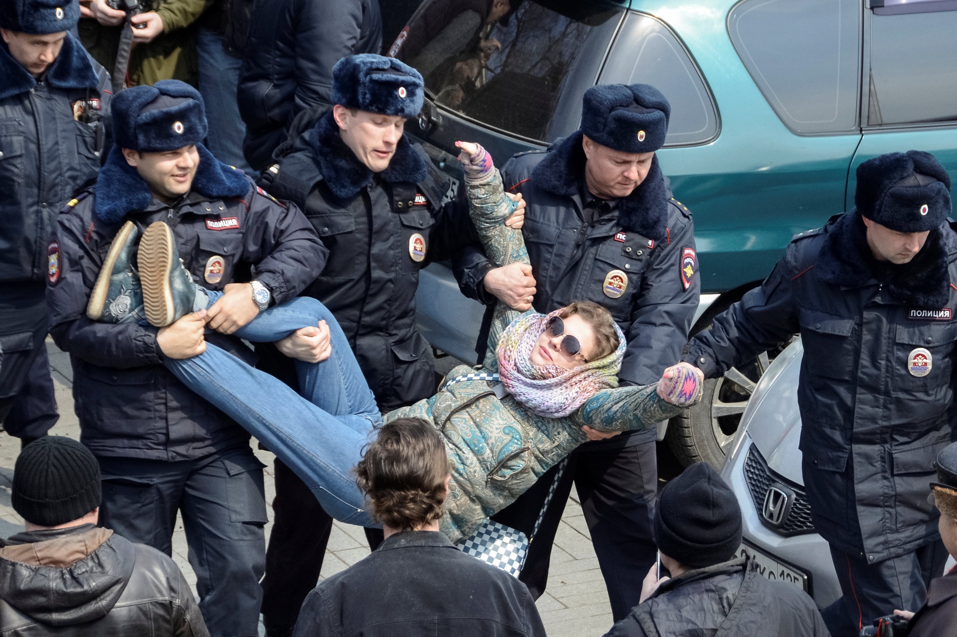 САД го осудија апсењето демонстранти во Русија