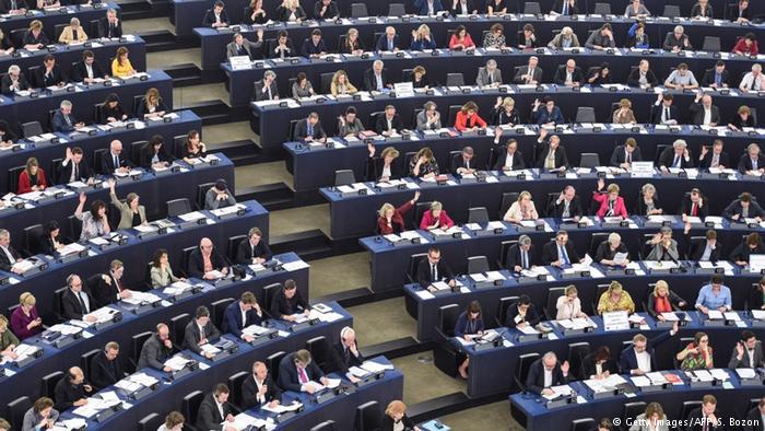 DW: ЕУ парламент – Лондон да ја плати сметката, па да си оди