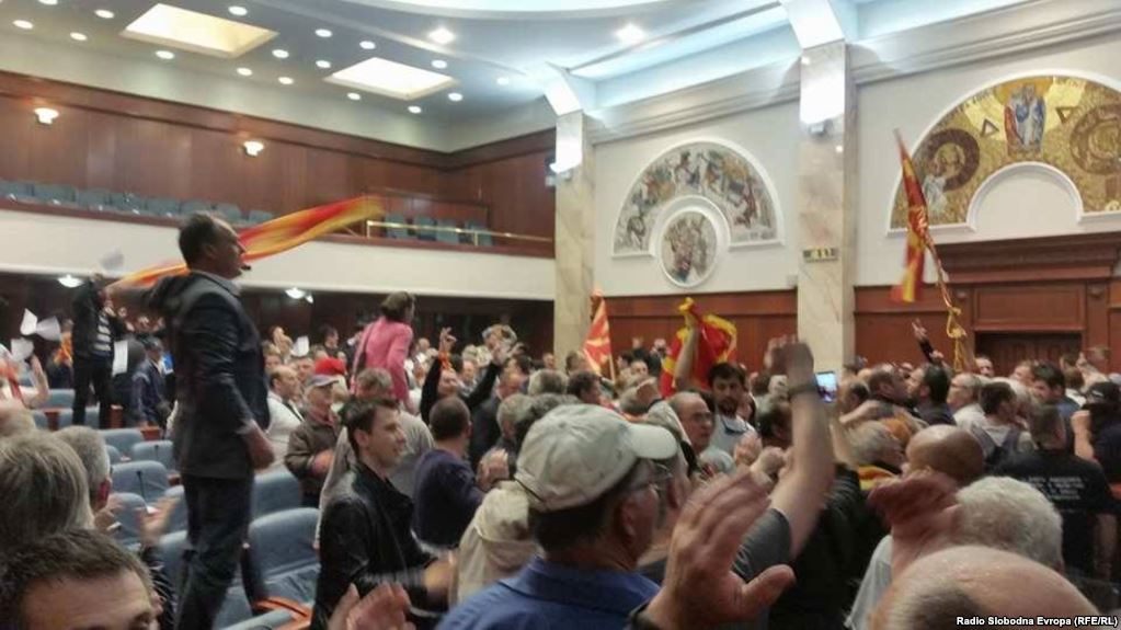 РСЕ: Демонстрантите ја запоседнаа Пленарната сала