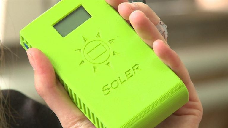 Студенти од Нови Сад создадоа џебен соларен полнач за мобилни телефони