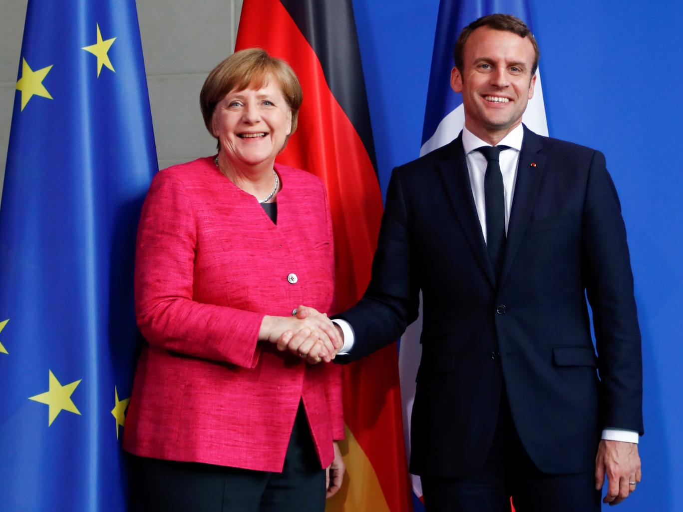 Меркел и Maкрон: Европската Унија и еврозоната да ги направиме поотпорни на кризи