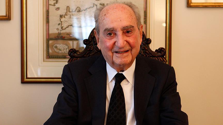 Почина поранешниот грчки премиер Константинос Мицотакис