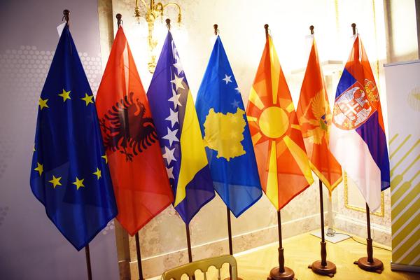 Премиерите од Западен Балкан утре на неформален состанок во Драч