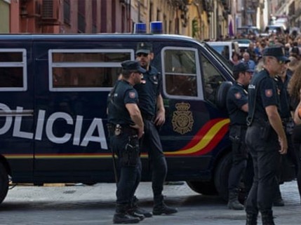 Шпанската полиција ден пред гласањето за независност на Каталонија затвора училишта
