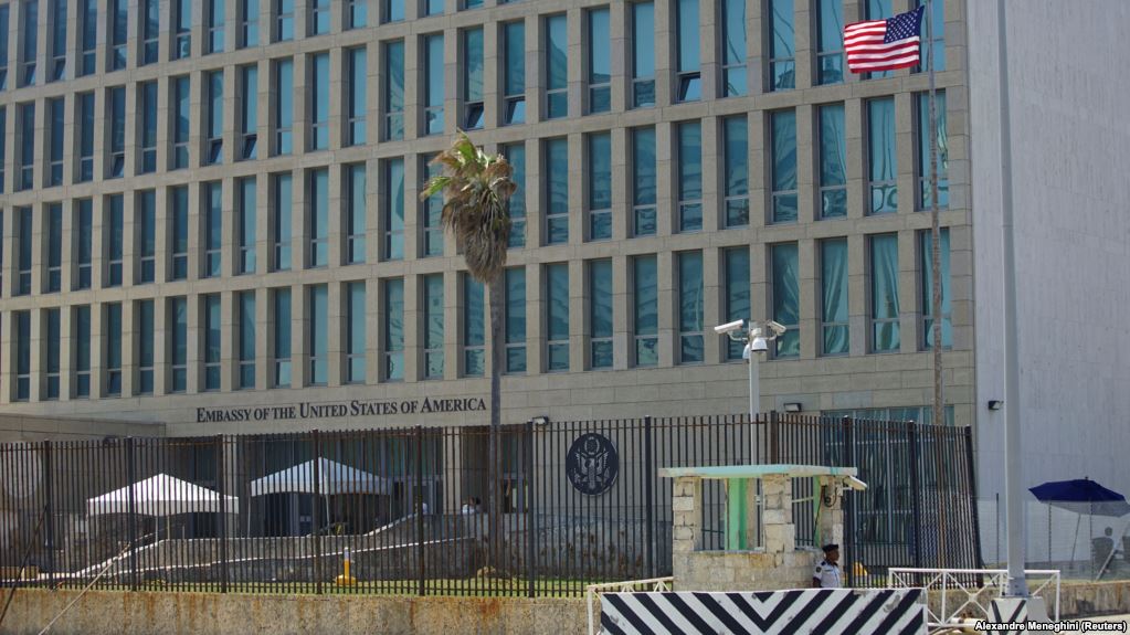 САД го кратат персоналот во амбасадата во Куба