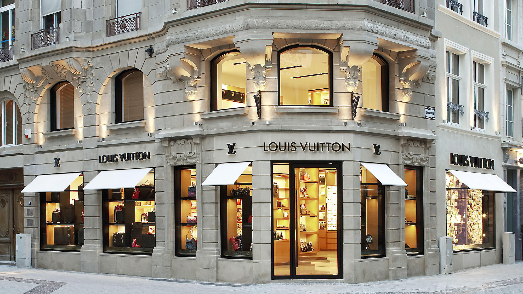 Louis Vuitton прогласен за највреден моден бренд во светот