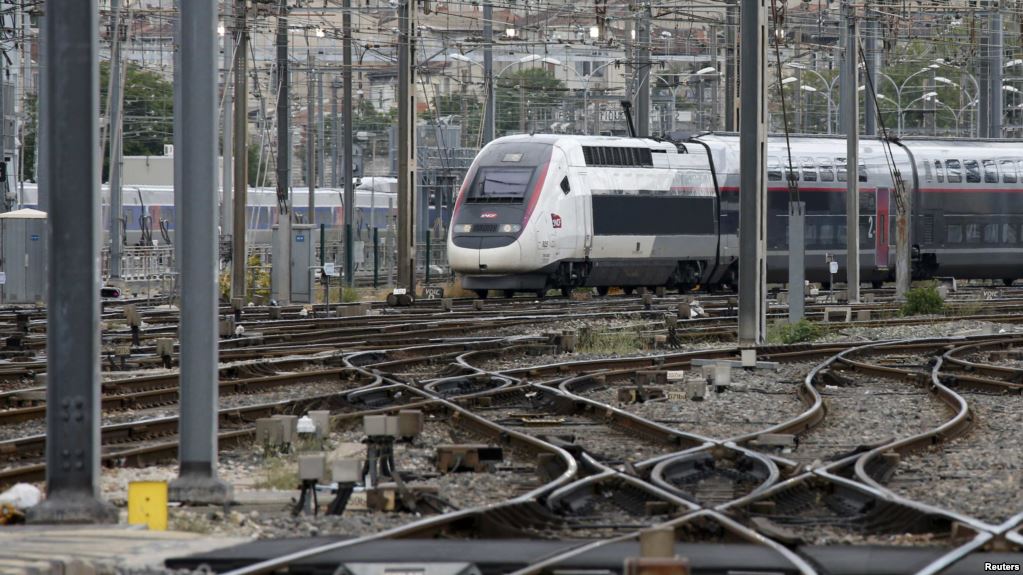 Напад со нож на железничка станица во Марсеј