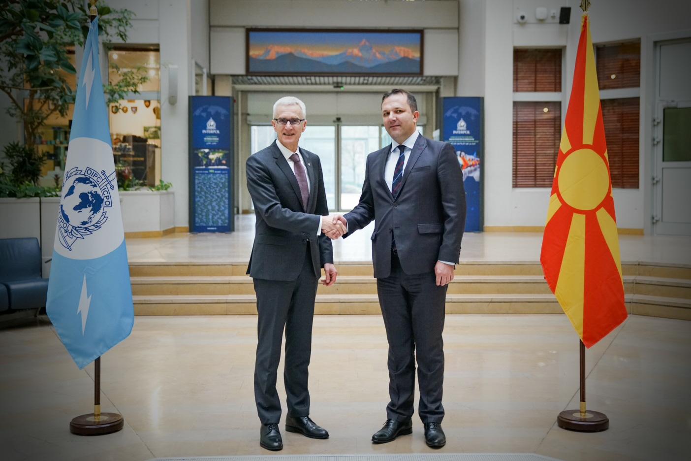 Спасовски на средба со Јирген Сток генерален секретар на Интерпол