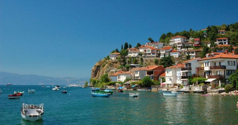 Екологистите бараат од премиерот Заев мораториум за градење на брегот на Охридското Езеро