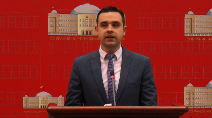 Kостадинов: Пратениците од ВМРО-ДПМНЕ да гласат за одземање на мандатот на Груевски