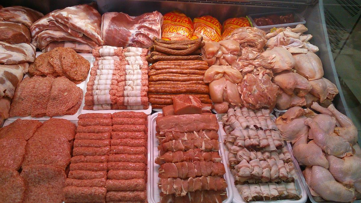 АХВ: Ќебапи и плескавици со пилешко се продавале како свински и говедски