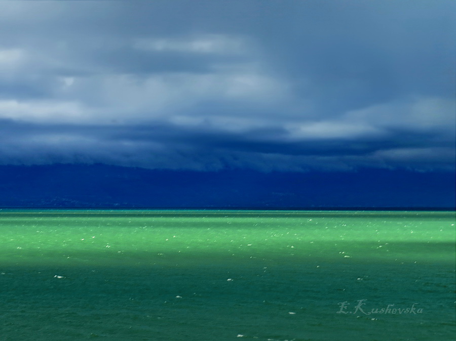 Фотографија на денот: Езеро, планини, небо, бои – Охрид, Ема КУШЕВСКА