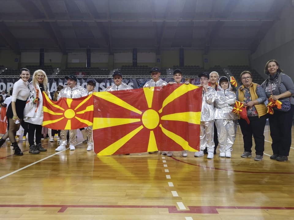 Златен медал за македонските танчари со Даунов синдром на Светското првенство