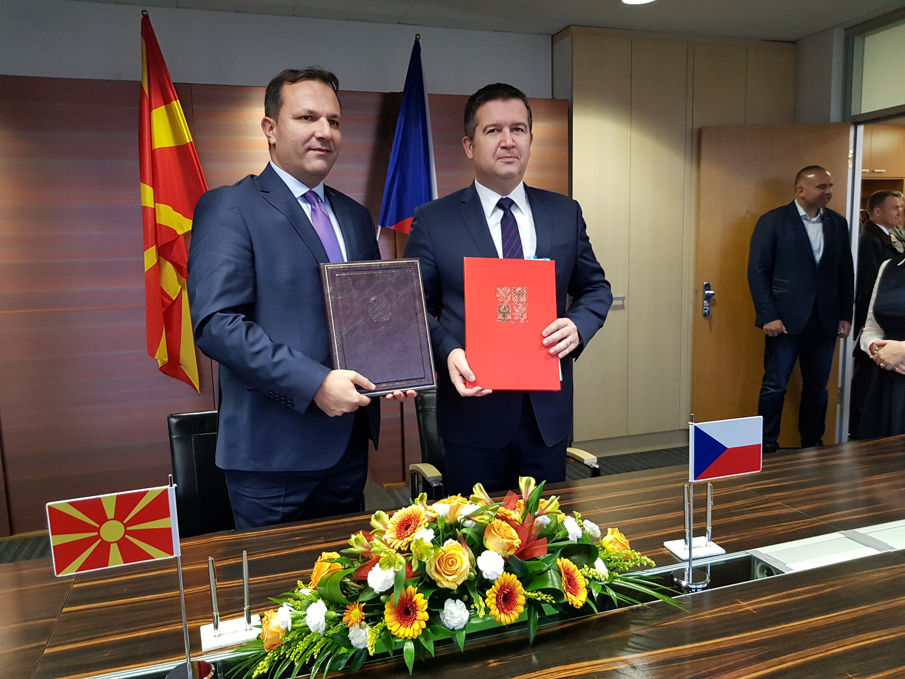 МВР: Потпишан Протоколот за реадмисија меѓу Македонија и Чешка