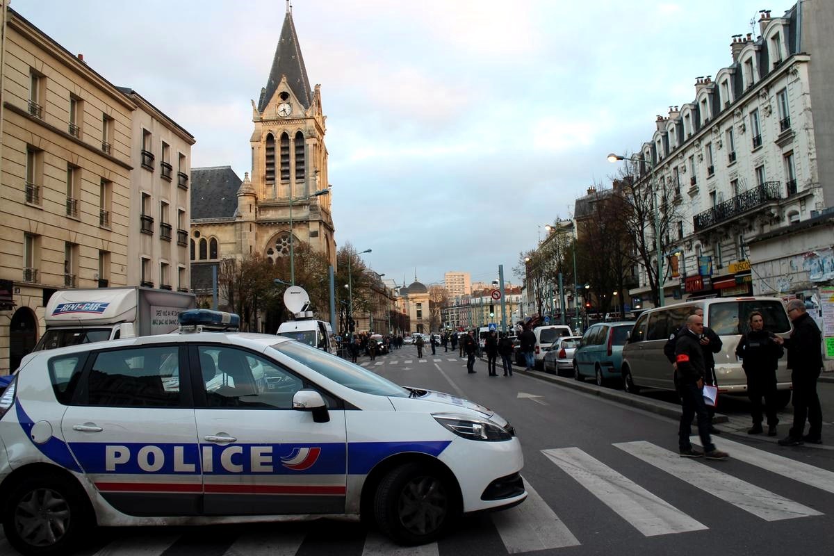 Париз ги зголемува безбедносните мерки за Новата година