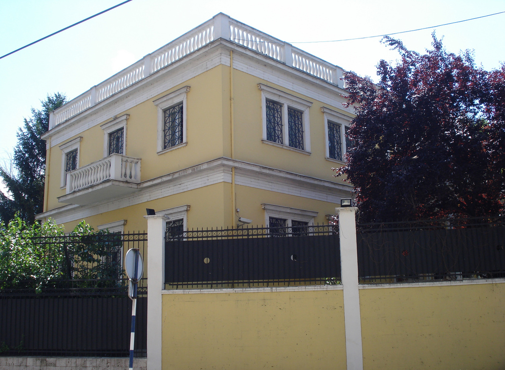 Канцелариите за врски во Атина и Скопје се подигаат на ниво на амбасади
