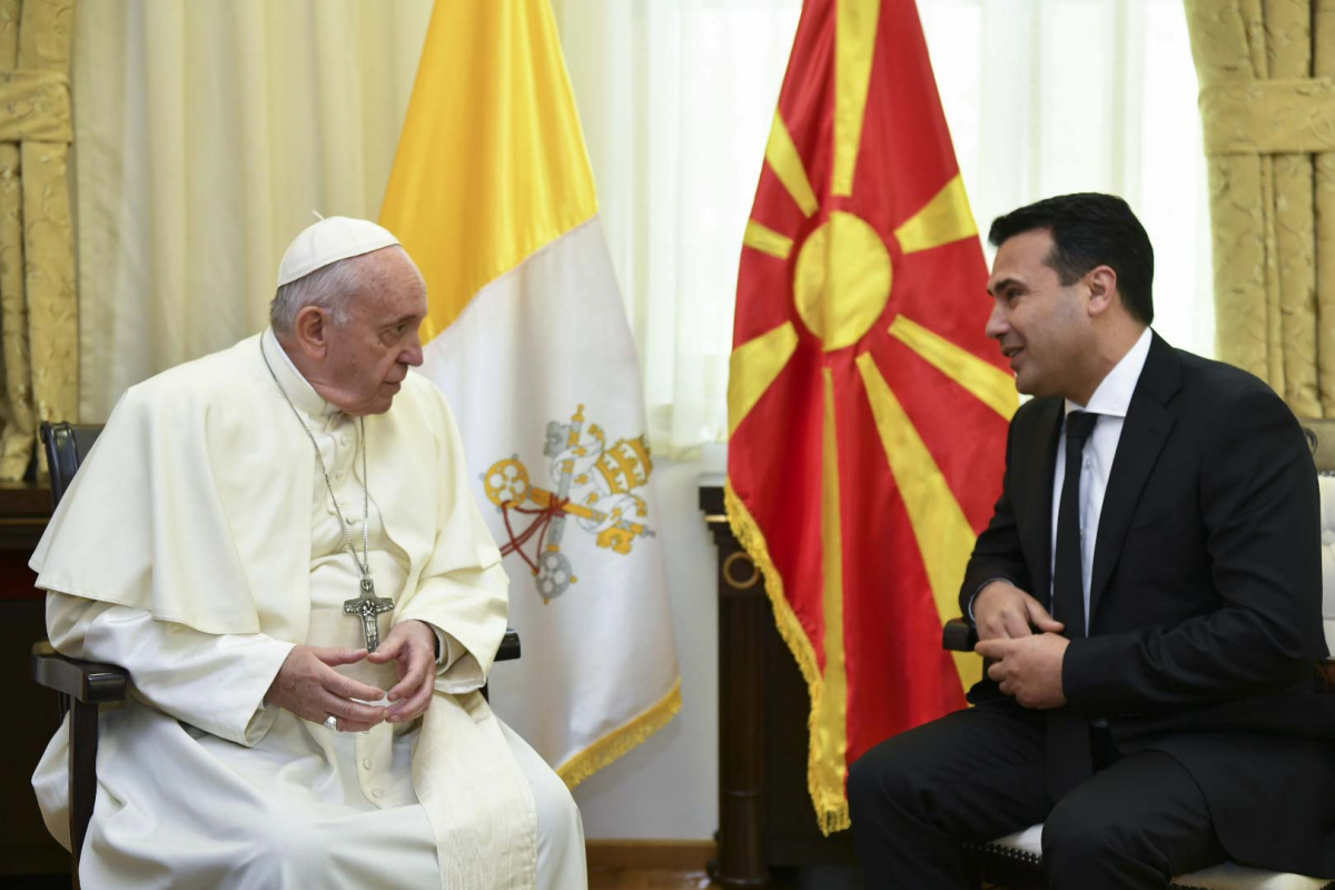 Премиерот Заев оствари средба со Неговата Светост Папата Франциск