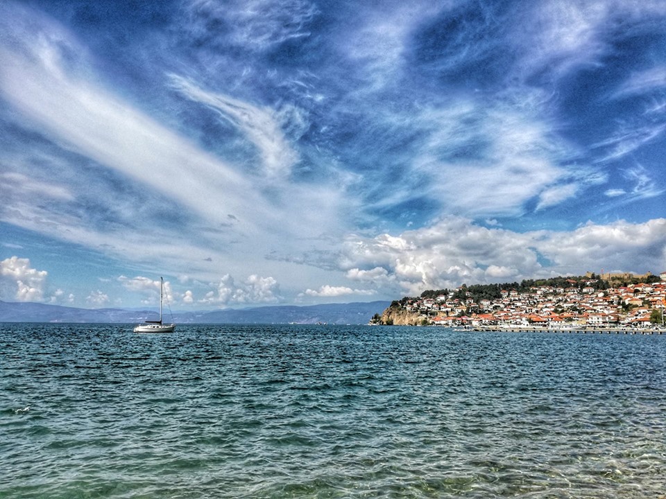 Фотографија на денот: Небото над охридското езеро – Билјана КОСТОВСКА