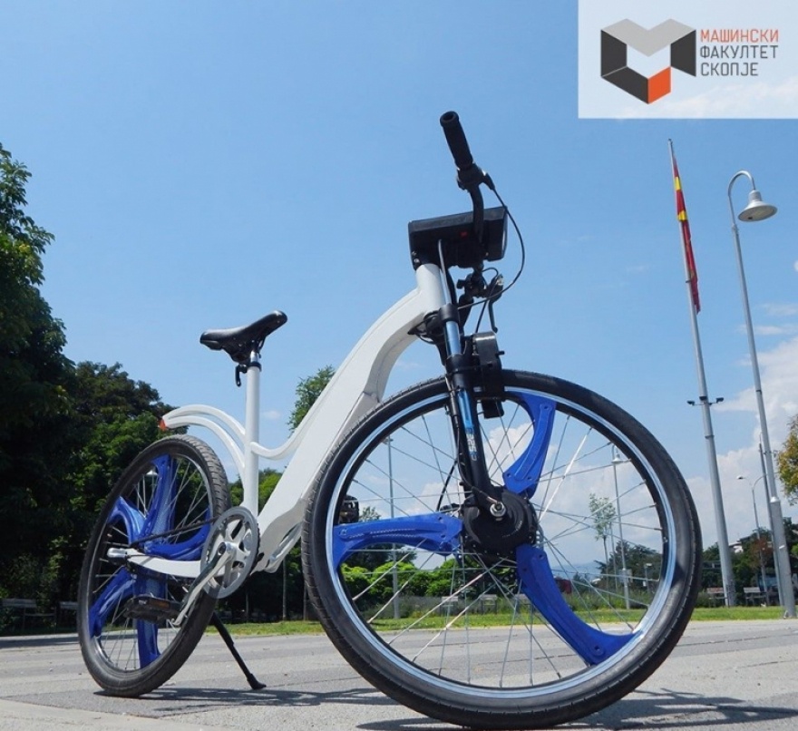 Македoнски студенти во Сеул со златен медал за иновација: велосипед што чисти воздух