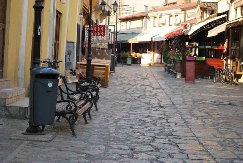 Поставени 85 нови корпи за отпадоци во Старата скопска чаршија