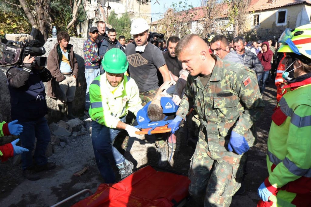 Албанија: Акцијата за спасување продолжува – бројот на загинати се искачи на 40