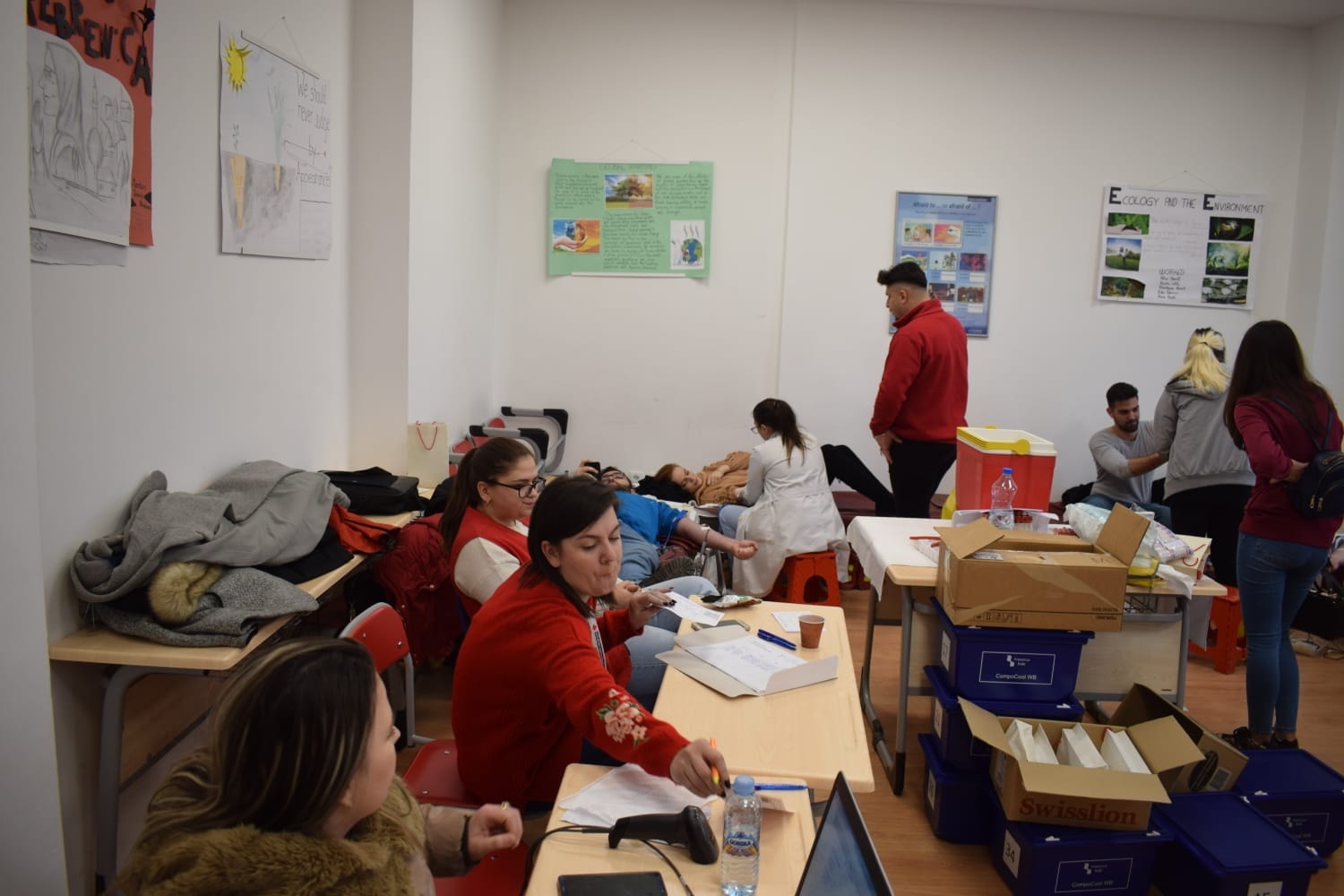 Над 50 студенти и вработени од Меѓународниот Балкански Универзитет даруваа крв