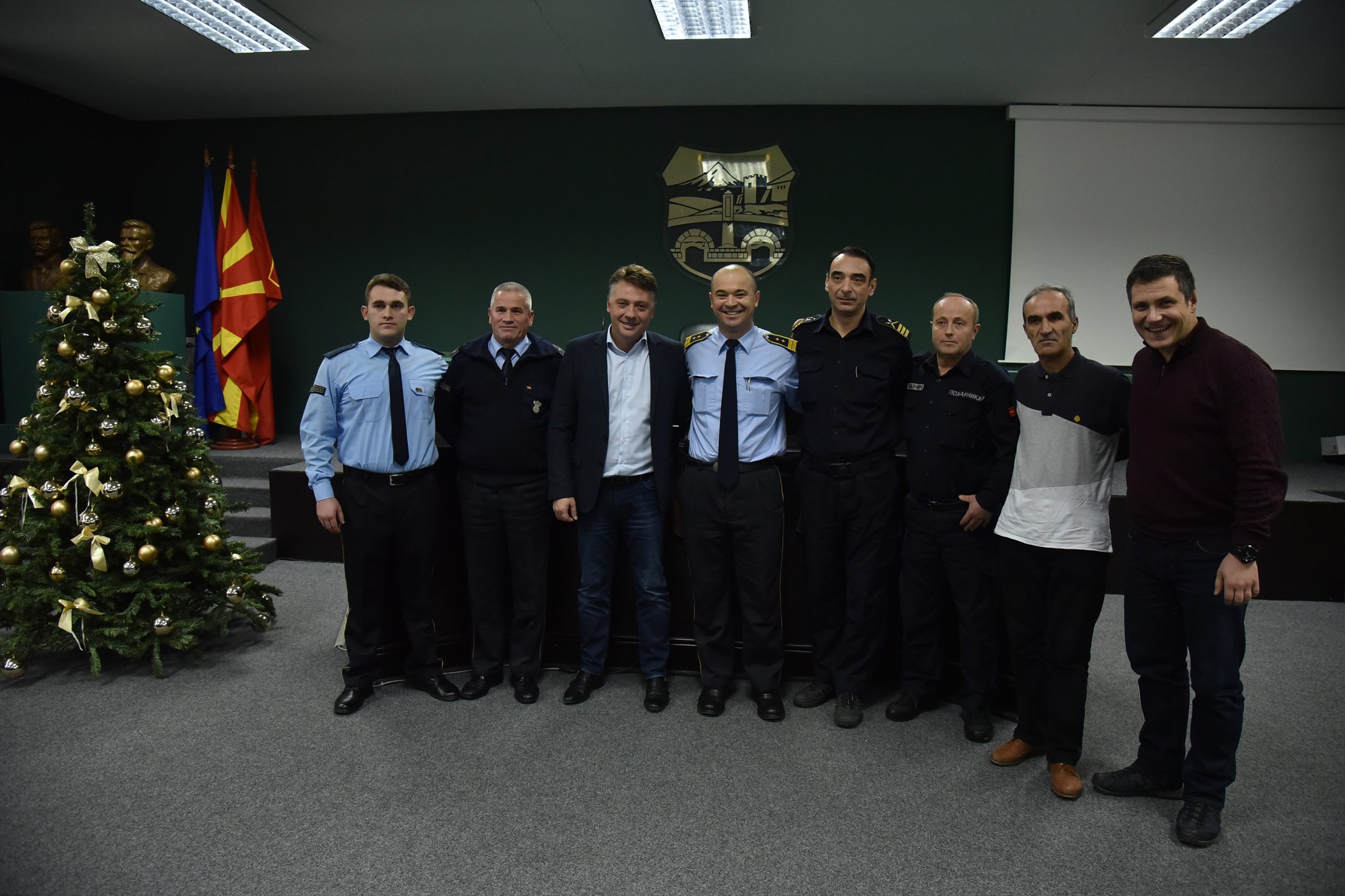 Наградени најдобриот скопски пожарникар, полицаец и крводарител за 2019