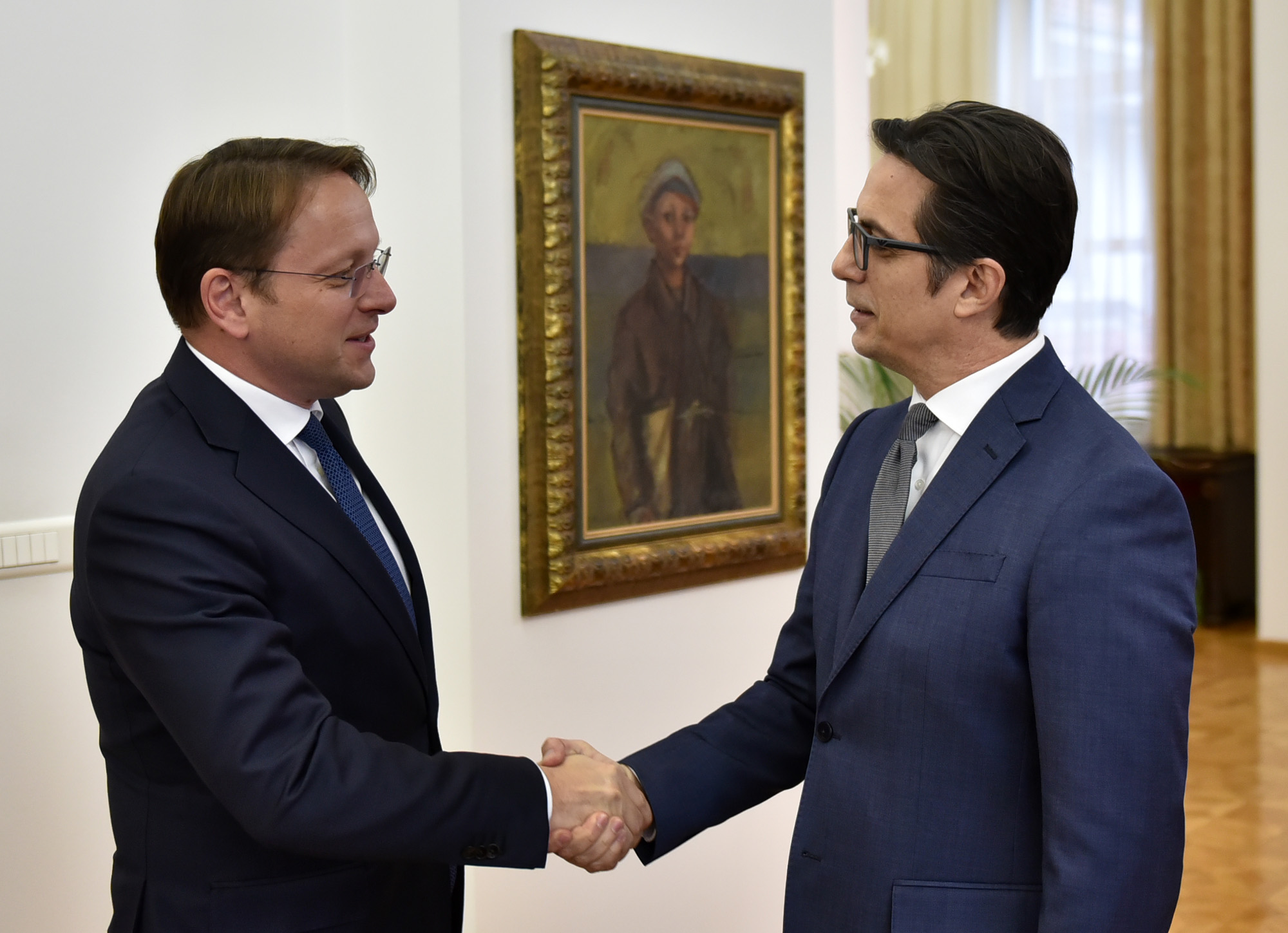 Средба на претседателот Пендаровски со Вархеји, Комесарот за соседска политика и преговори за проширување на ЕУ