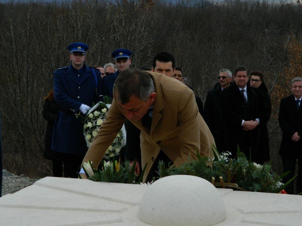 Адеми на одбележување на годишнината од смртта на претседателот Трајковски: Претседателе, успеавме!