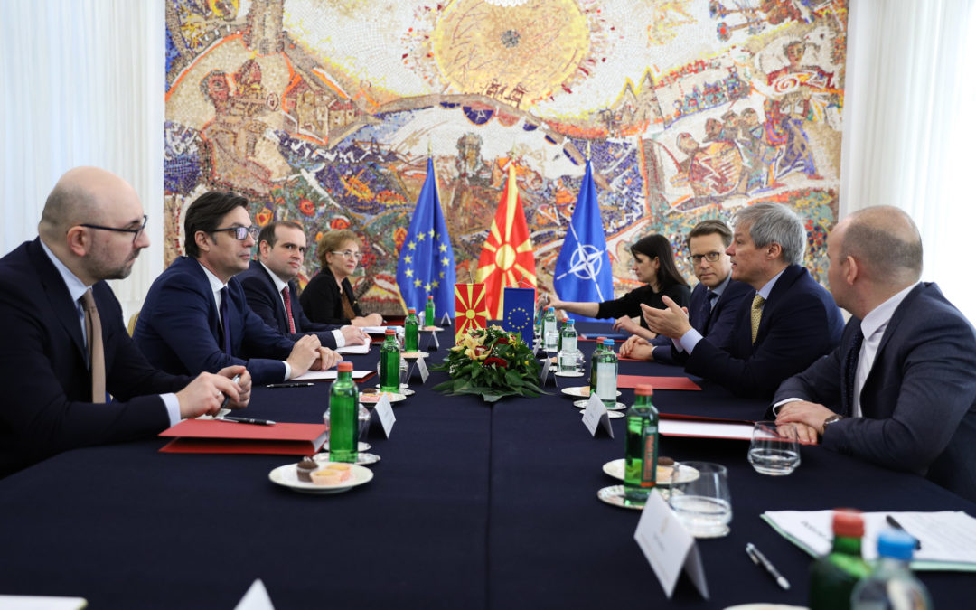 Средба на претседателот Пендаровски со европратениците Чолош и Кјучук