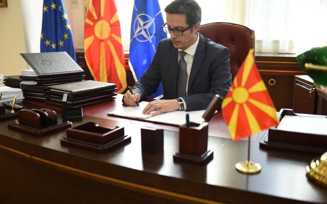 Претседателот Пендаровски денеска потпиша Укази за прогласување на повеќе закони кои се усвоени од Собранието