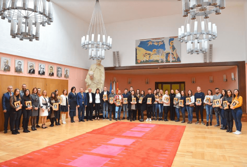 Фондација „Атанас Близнакоф“: По илјада евра стипендија за студенти со врвни резултати од социјално загрозени семејства