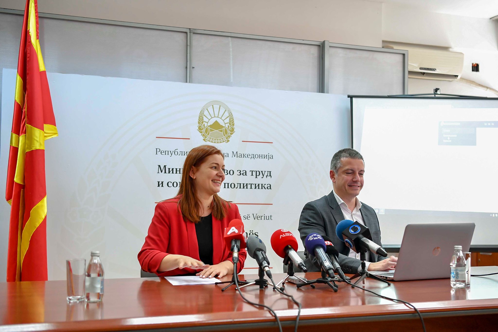 Манчевски и Шкријељ ги претставија електронските услуги на МТСП