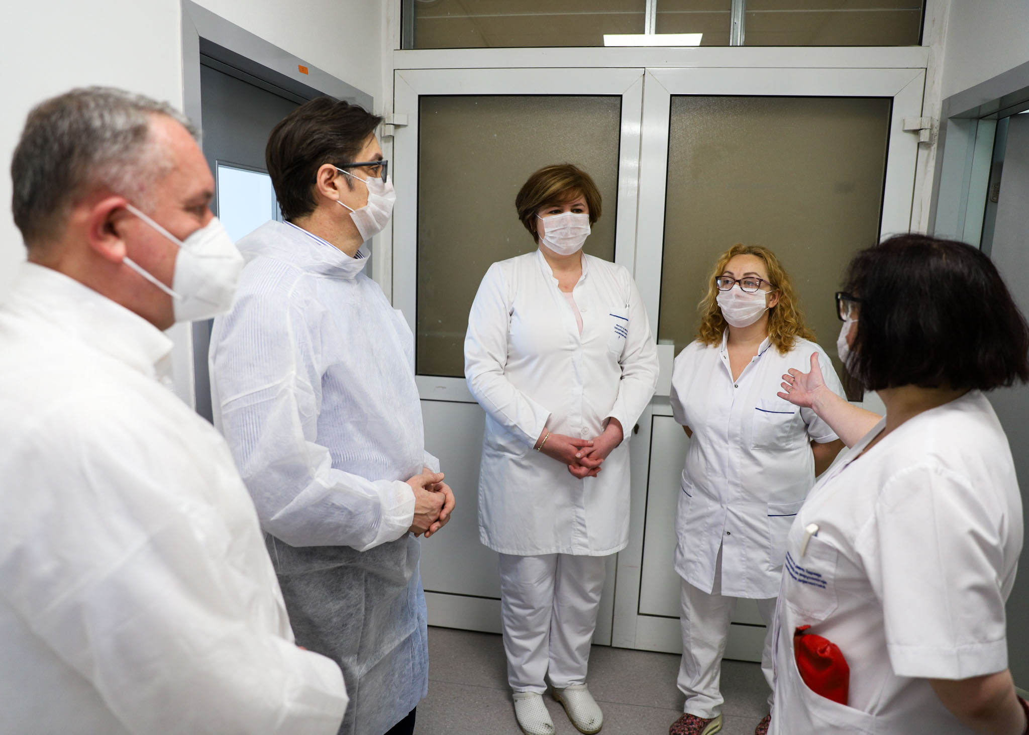 Пендаровски во посета на Лабораторијата за вирусологија и молекуларна дијагностика