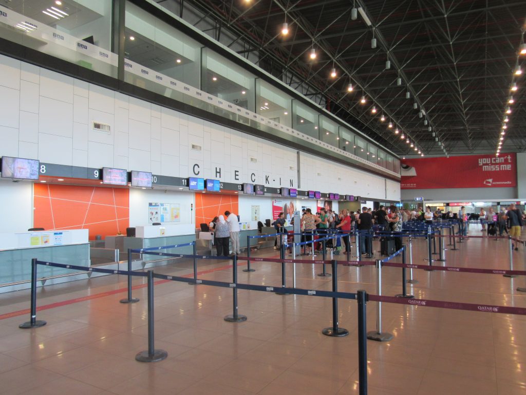 Од денеска патниците треба да бидат 3 часа пред летот на скопскиот аеродром