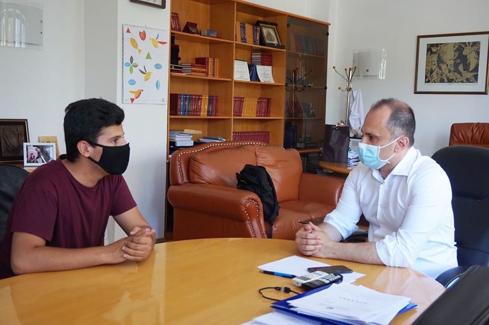 Филипче на средба со Мирсад пациент со хемофилија кој ја прима новата иновативна биолошка терапија