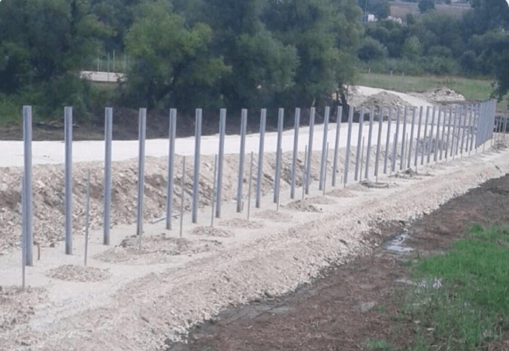 Србија поставува жичана ограда на границата со Македонија
